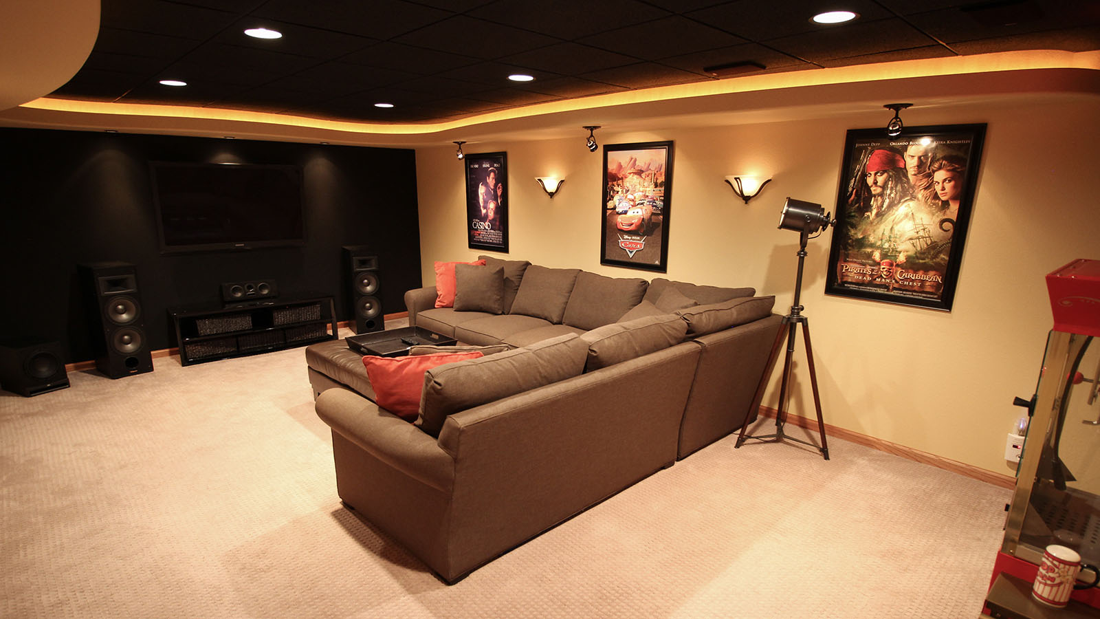 Featured image of post Living Room Home Theater Lighting - Capture that movie theater feeling in your own home with lutron lighting controls.